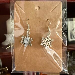 Snow Flake Holiday Christmas Silver Tone Drop Earrings OS